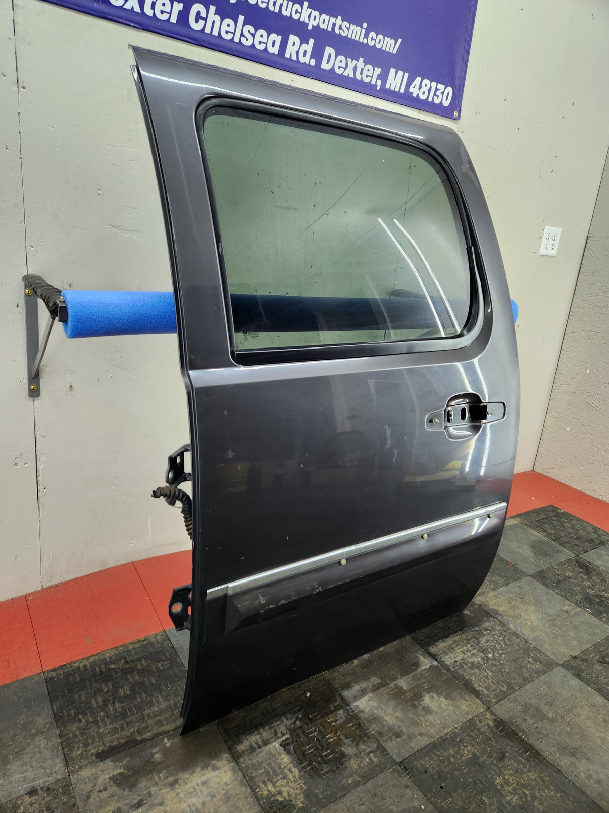 2007-2013 Chevrolet Silverado / GMC Sierra 1500 2500 3500 HD Crew Cab LH Driver Side Rear Door