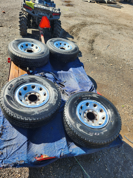 1999-2004 Ford Super Duty F250 F350 SRW Wheels and Tires 265/75r16