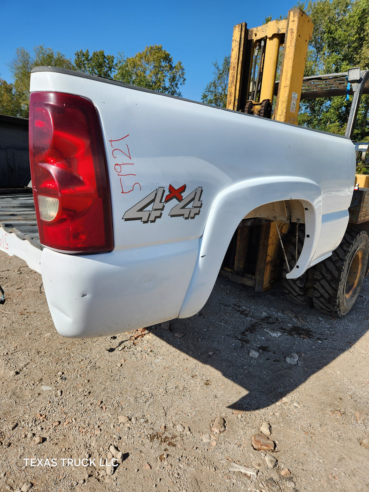 1999-2006 Chevrolet Silverado / GMC Sierra 1500 2500 3500 HD 6' 6" Short Bed