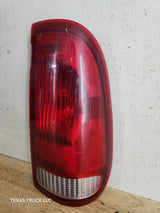 1999-2007 Ford Super Duty F250 F350 F450 F550 RH Passenger Side Tail Light