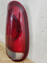 1999-2007 Ford Super Duty F250 F350 F450 F550 RH Passenger Side Tail Light