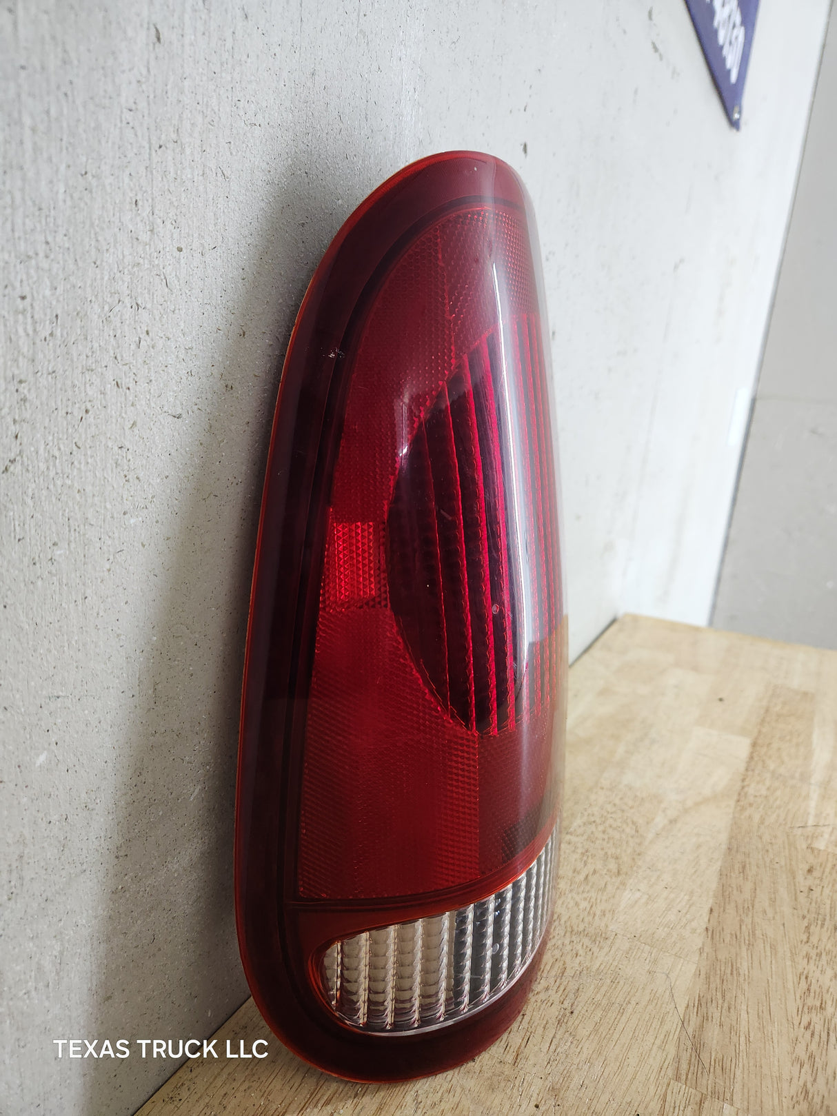 1999-2007 Ford Super Duty F250 F350 F450 F550 LH Driver Side Tail Light