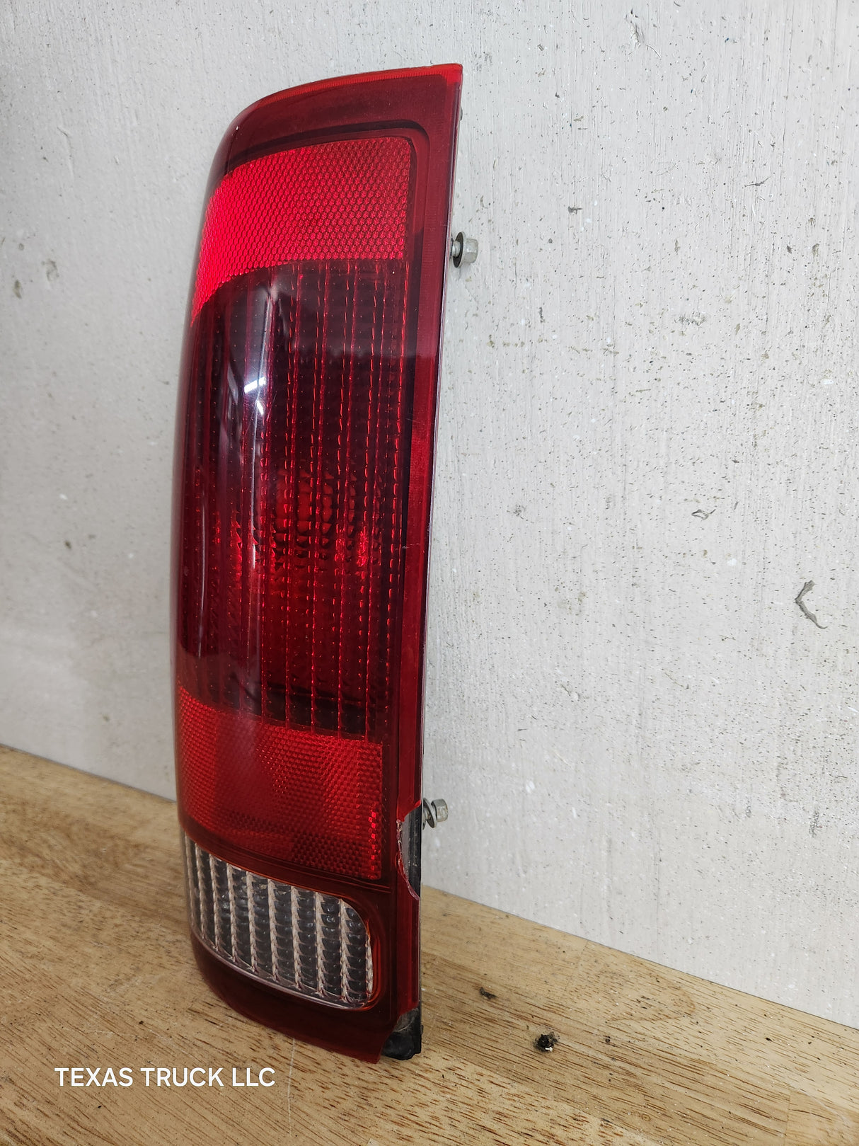 1999-2007 Ford Super Duty F250 F350 F450 F550 LH Driver Side Tail Light