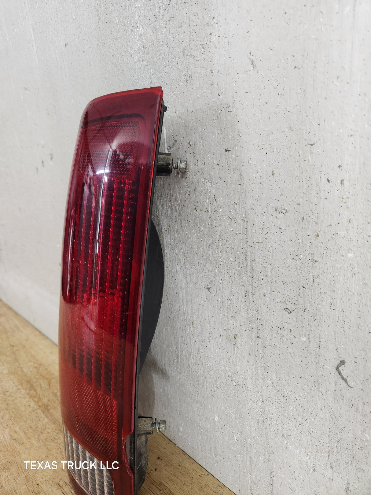 1999-2007 Ford Super Duty F250 F350 F450 F550 LH Driver Side Tail Light