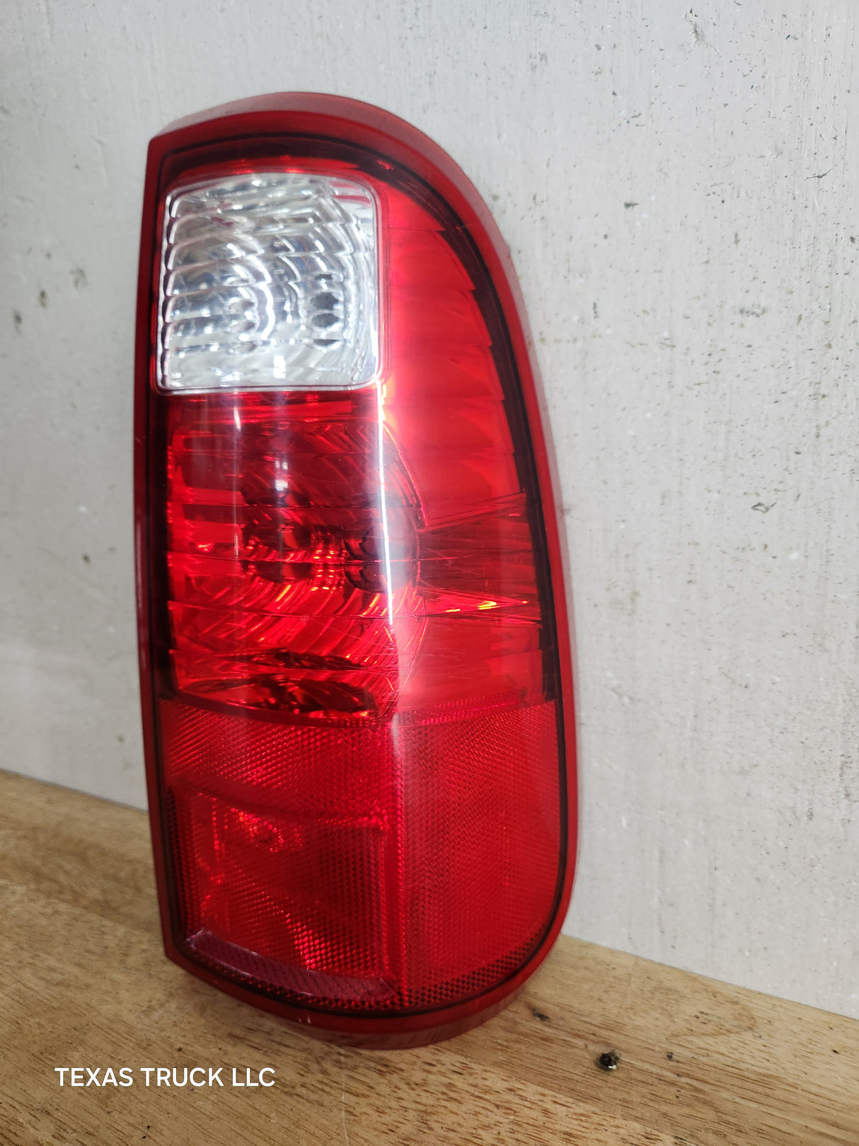 2008-2016 Ford Super Duty F250 F350 F450 F550 RH Passenger Side Tail Light