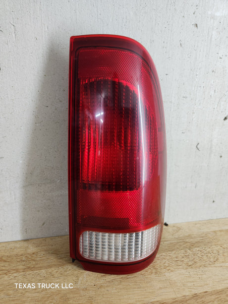 1999-2007 Ford Super Duty F250 F350 F450 F550 RH Passenger Side Tail Light