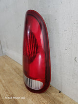 1999-2007 Ford Super Duty F250 F350 F450 F550 RH Passenger Side Tail Light