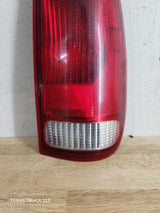 1999-2007 Ford Super Duty F250 F350 F450 F550 RH Passenger Side Tail Light