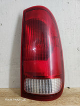 1999-2007 Ford Super Duty F250 F350 F450 F550 RH Passenger Side Tail Light