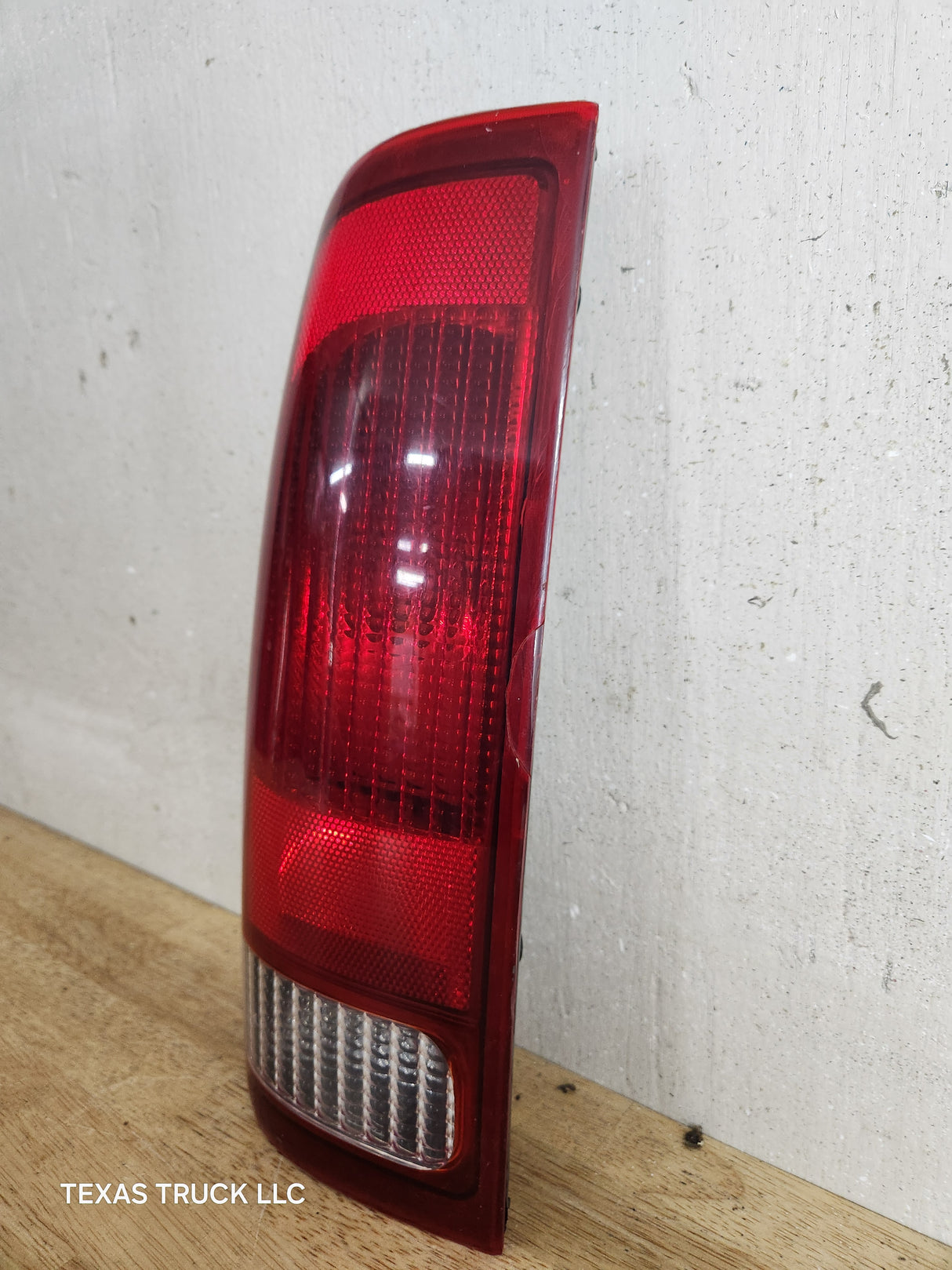 1999-2007 Ford Super Duty F250 F350 F450 F550 LH Driver Side Tail Light