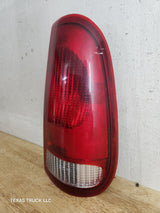 1999-2007 Ford Super Duty F250 F350 F450 F550 RH Passenger Side Tail Light