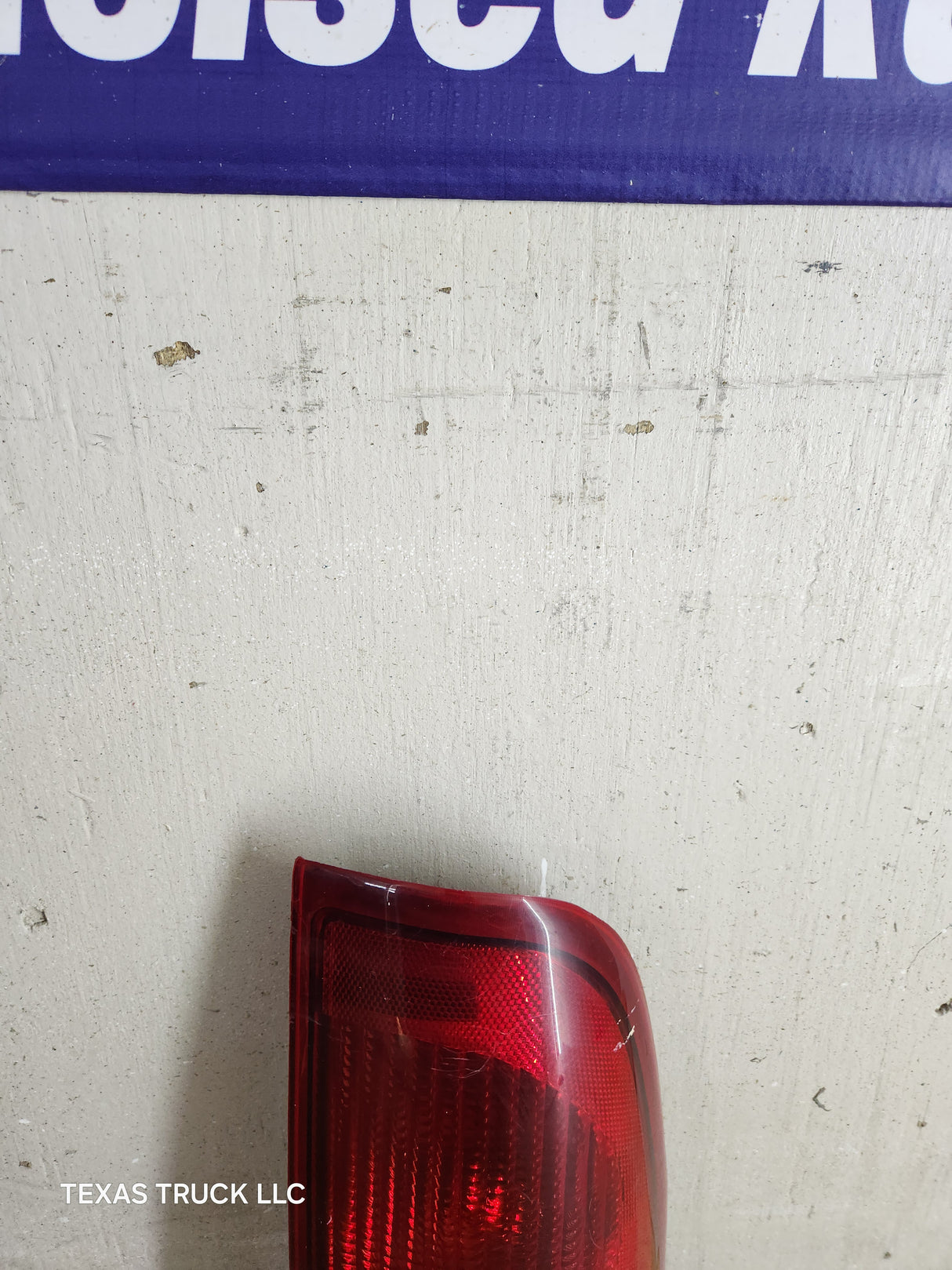 1999-2007 Ford Super Duty F250 F350 F450 F550 RH Passenger Side Tail Light