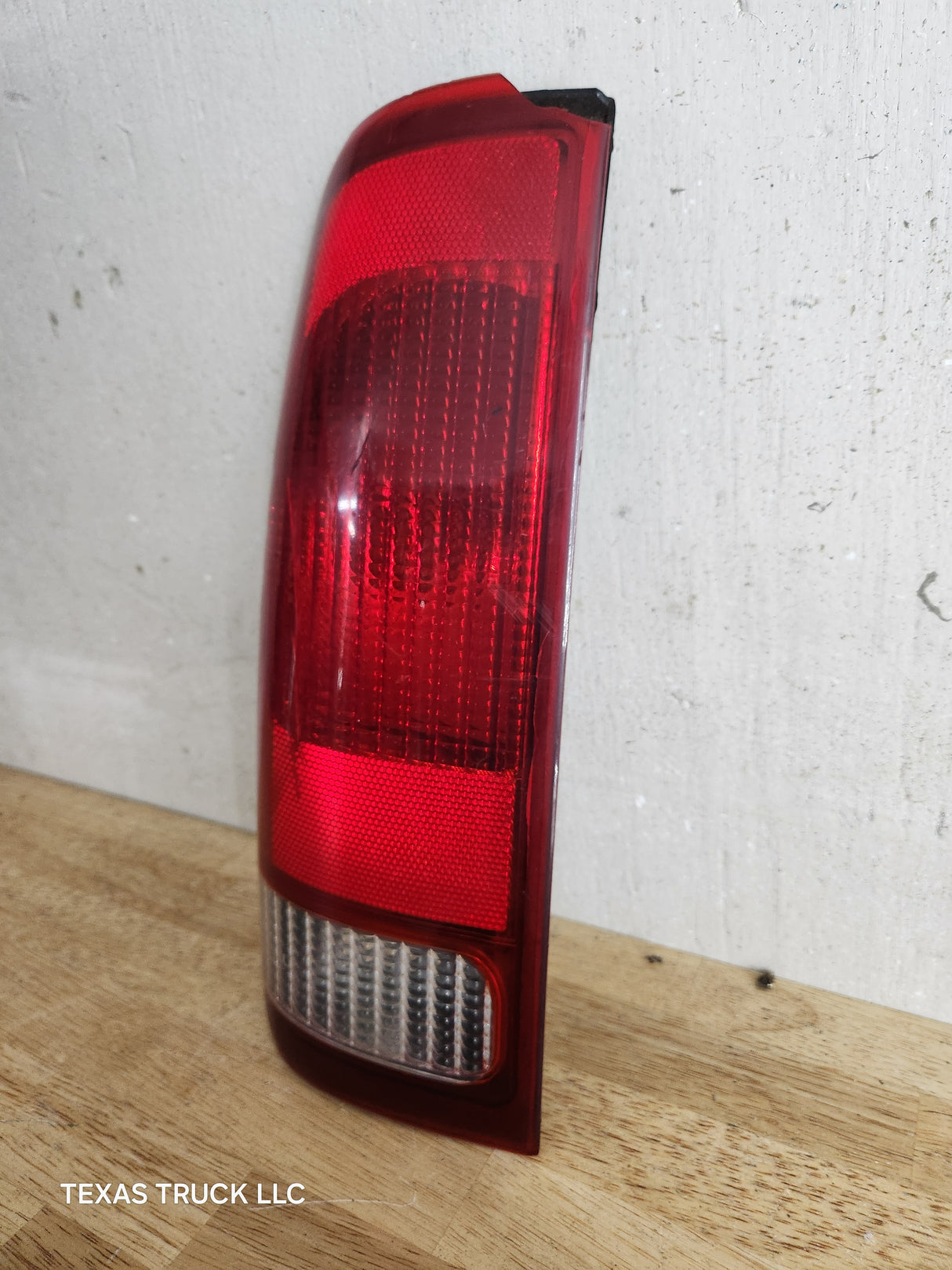 1999-2007 Ford Super Duty F250 F350 F450 F550 LH Driver Side Tail Light