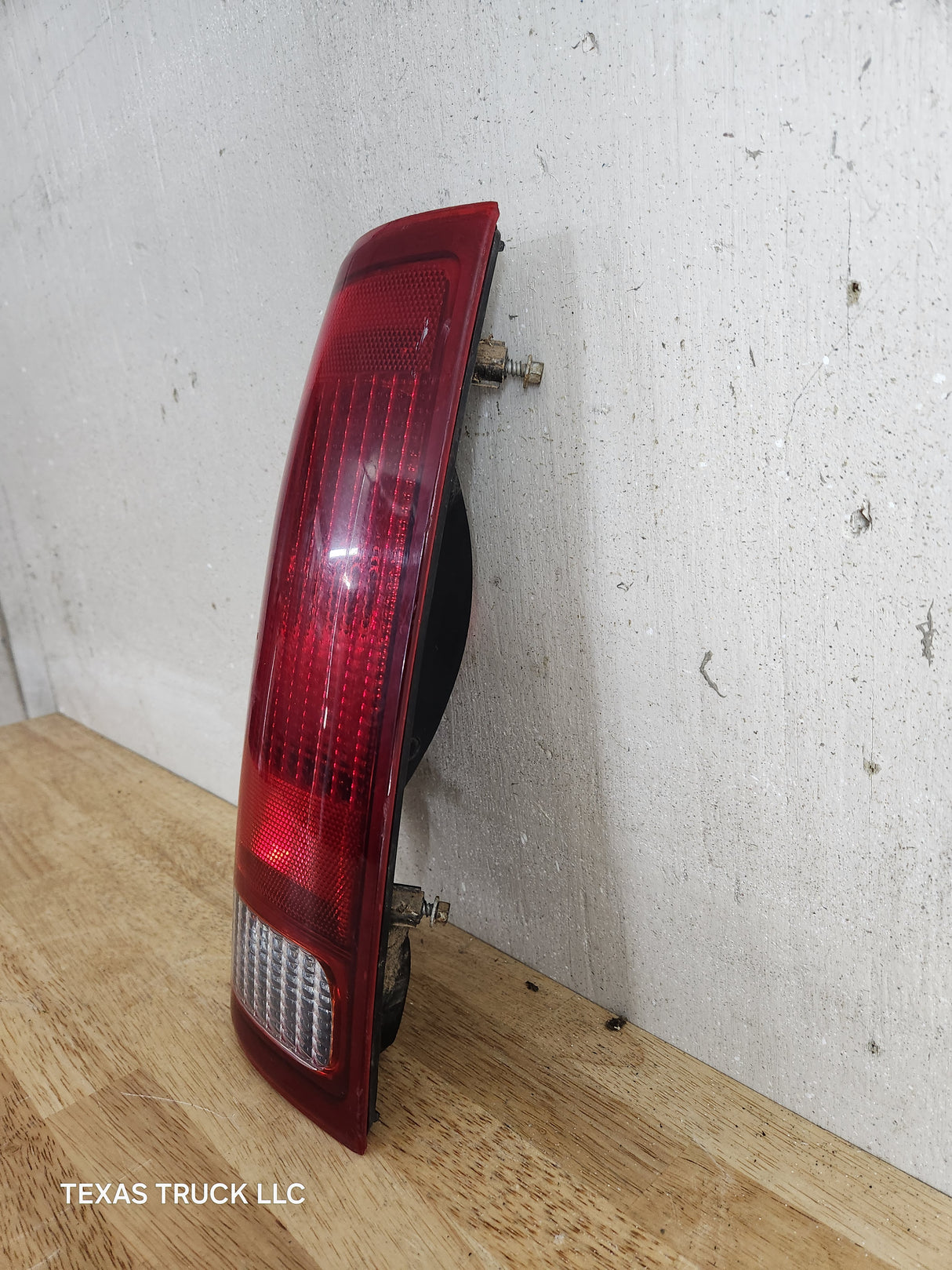 1999-2007 Ford Super Duty F250 F350 F450 F550 LH Driver Side Tail Light