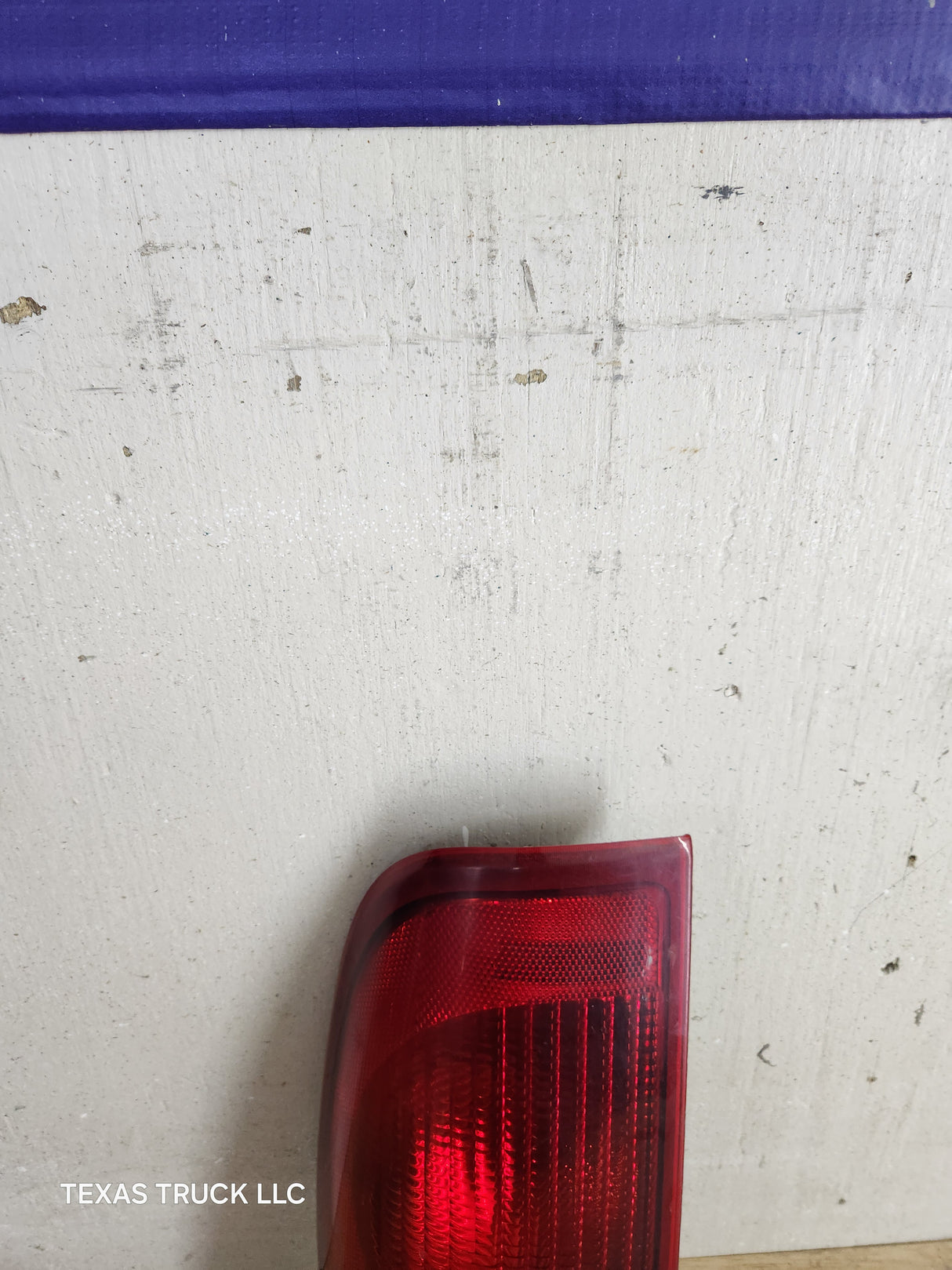 1999-2007 Ford Super Duty F250 F350 F450 F550 LH Driver Side Tail Light