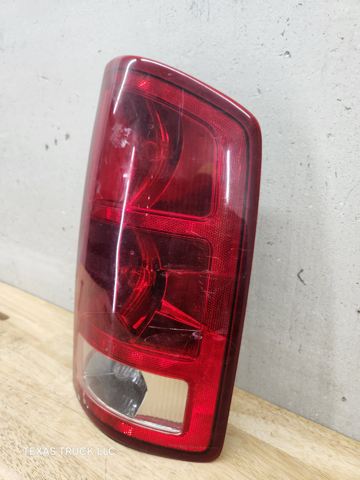 2002-2006 Dodge Ram 1500 2500 3500 RH Passenger Side Tail Light