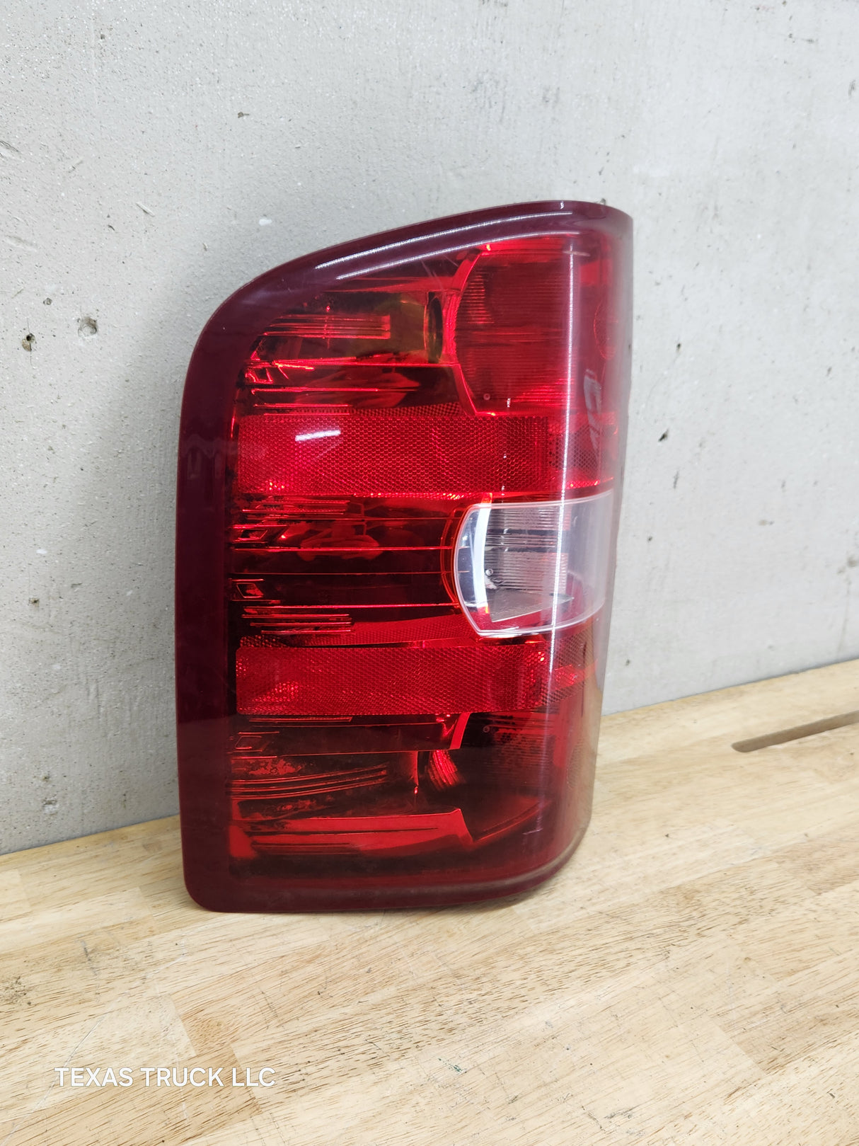 2007-2013 Chevrolet Silverado 1500 2500 3500 LH Driver Side Tail Light