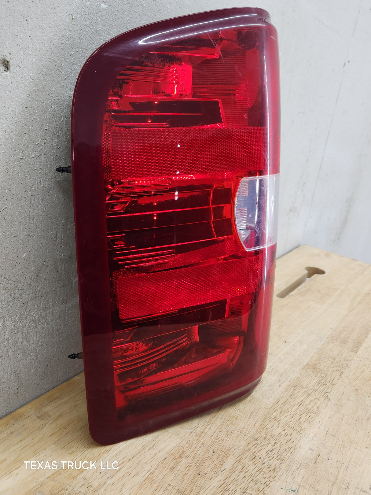 2007-2013 Chevrolet Silverado 1500 2500 3500 LH Driver Side Tail Light