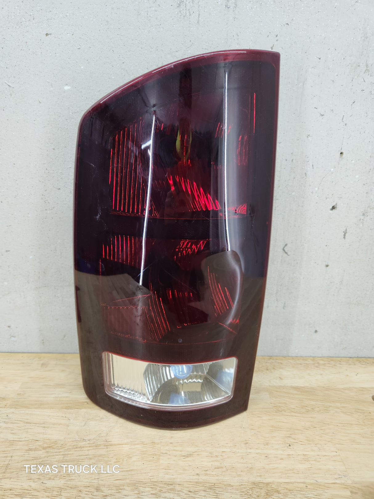 2002-2006 Dodge Ram 1500 2500 3500 LH Driver Side Tail Light