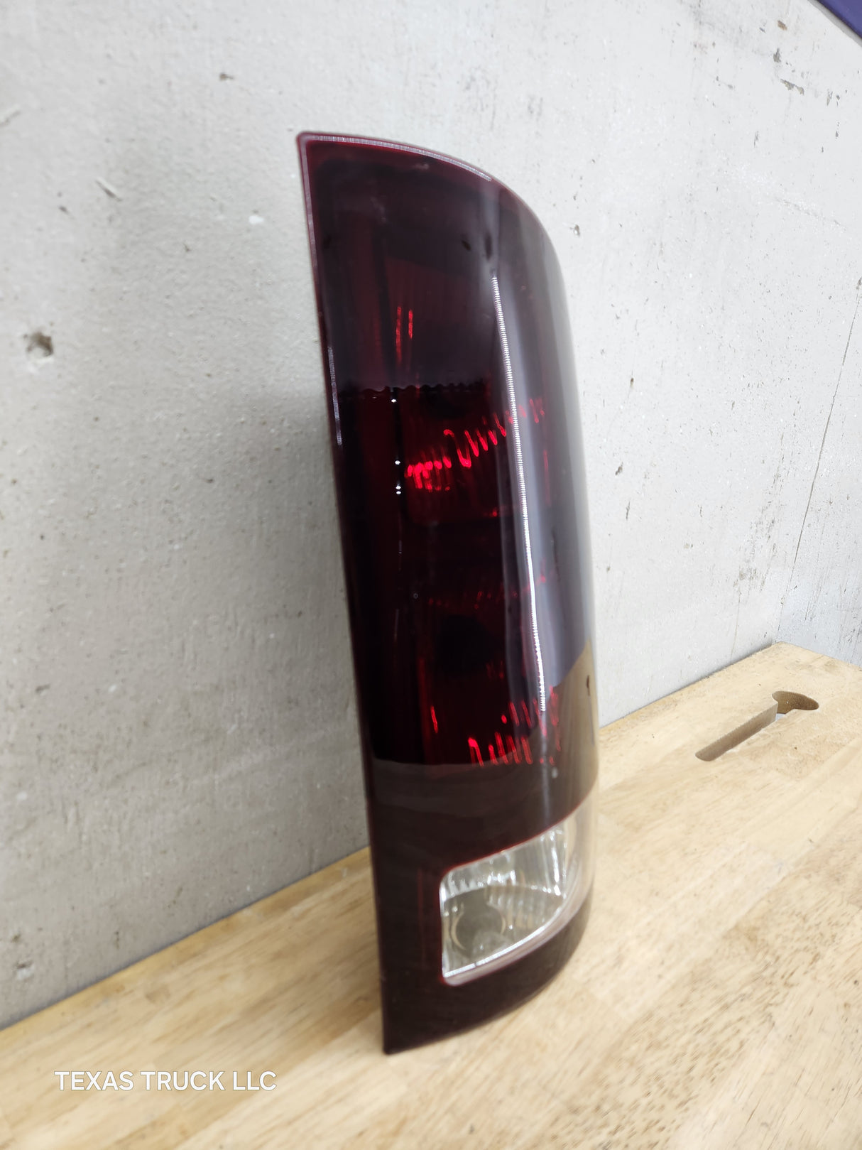 2002-2006 Dodge Ram 1500 2500 3500 RH Passenger Side Tail Light