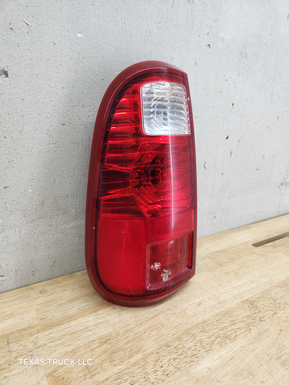 2008-2016 Ford Super Duty F250 F350 F450 F550 LH Driver Side Tail Light