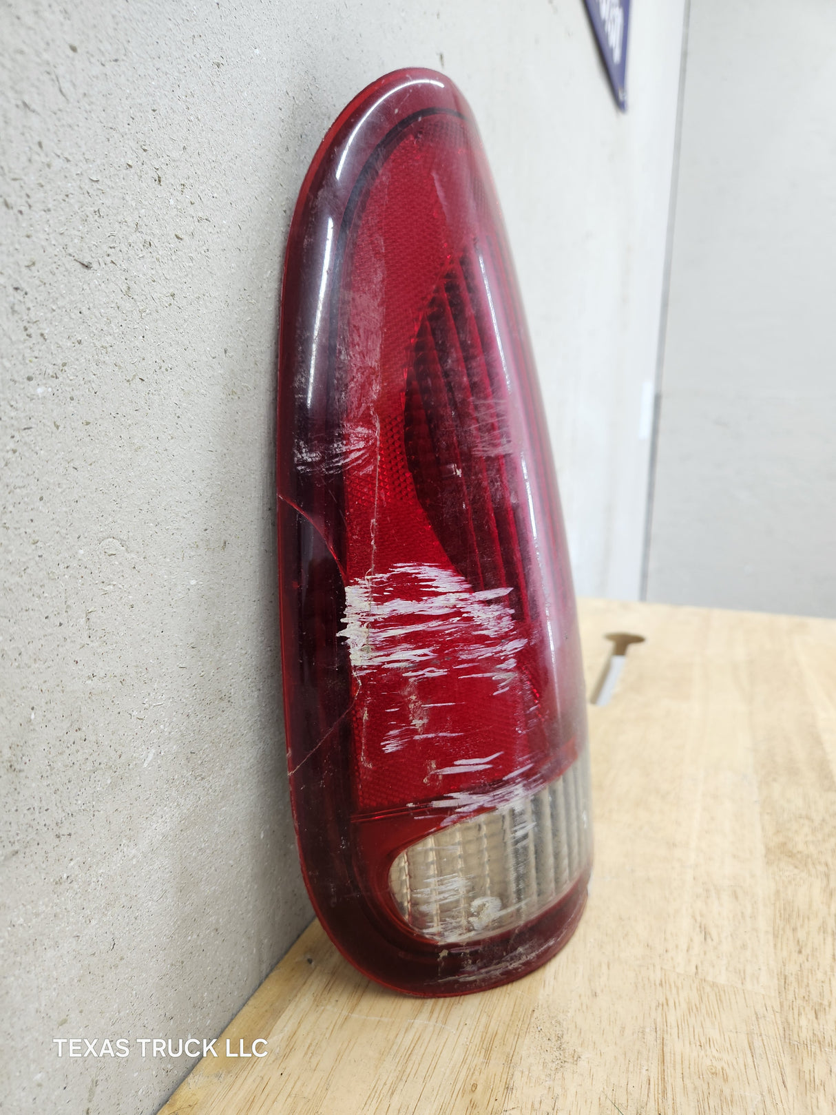 1999-2007 Ford Super Duty F250 F350 F450 F550 LH Driver Side Tail Light