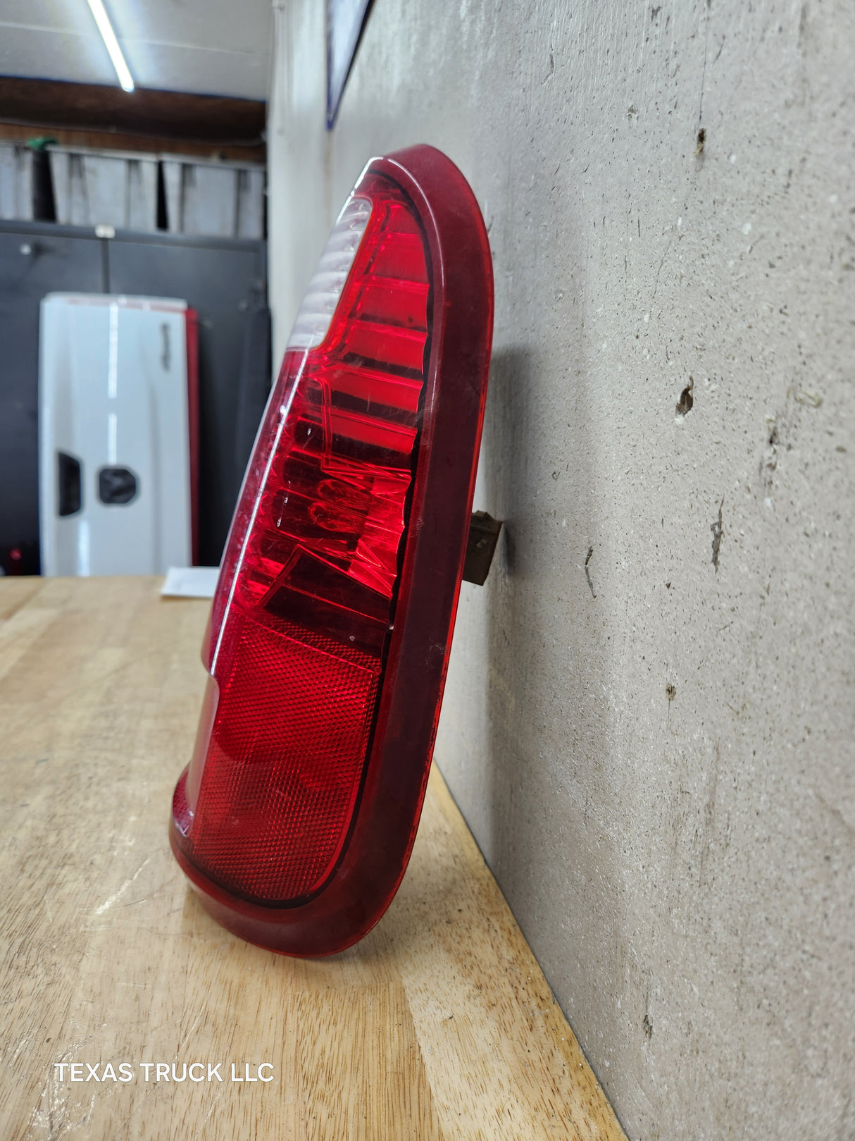 2008-2016 Ford Super Duty F250 F350 F450 F550 RH Passenger Side Tail Light