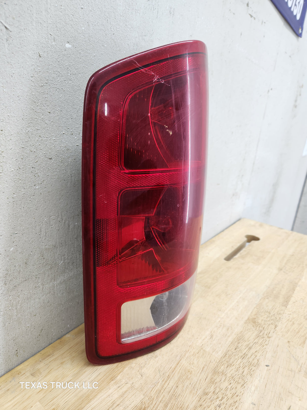 2002-2006 Dodge Ram 1500 2500 3500 LH Driver Side Tail Light