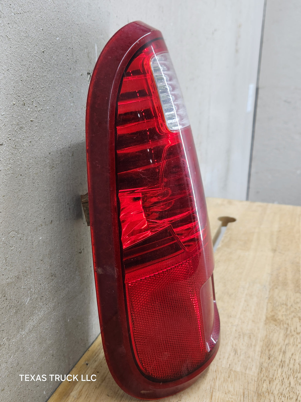 2008-2016 Ford Super Duty F250 F350 F450 F550 LH Driver Side Tail Light