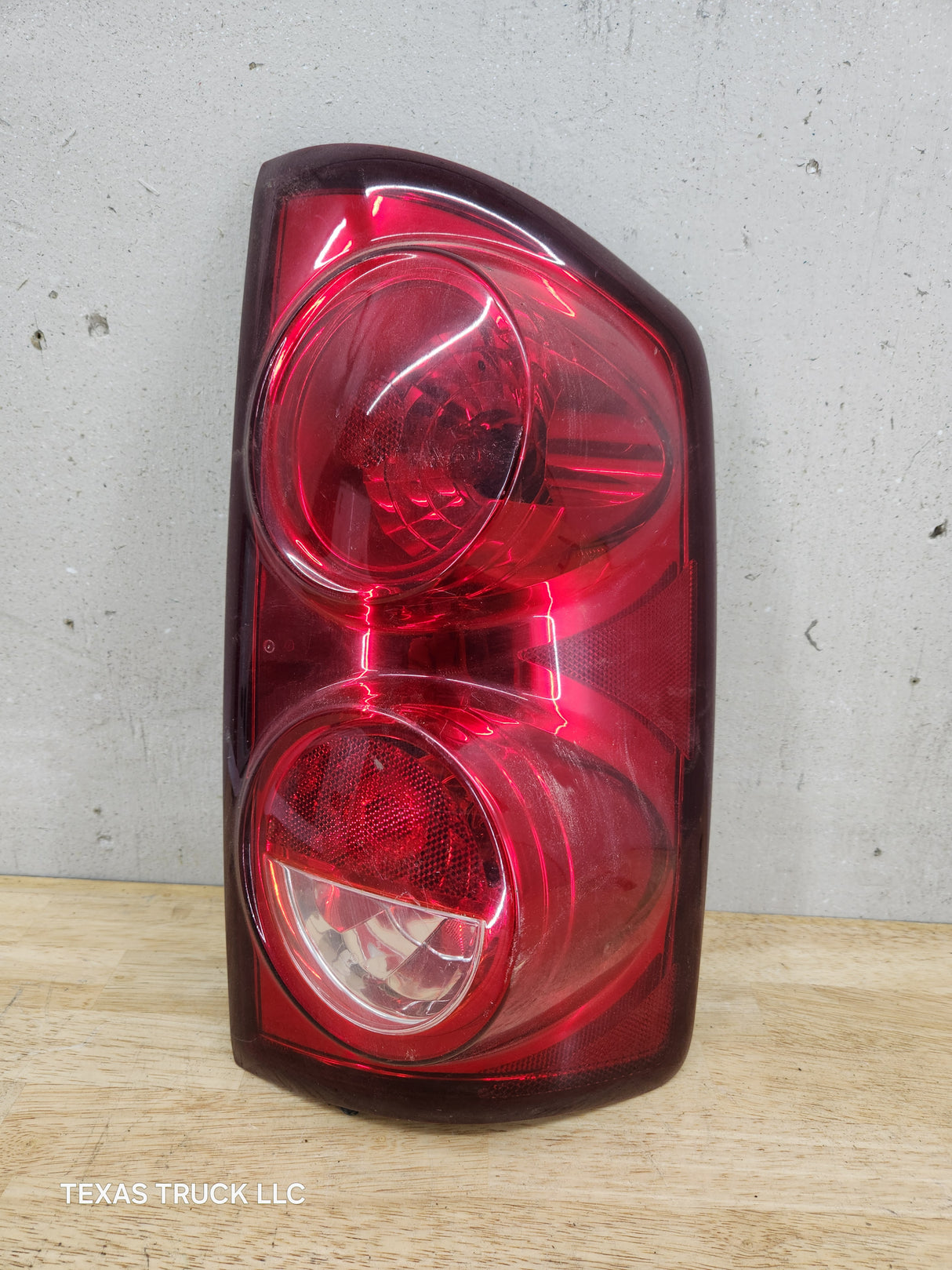 2007-2008 Dodge Ram 1500 2500 3500 RH Passenger Side Tail Light