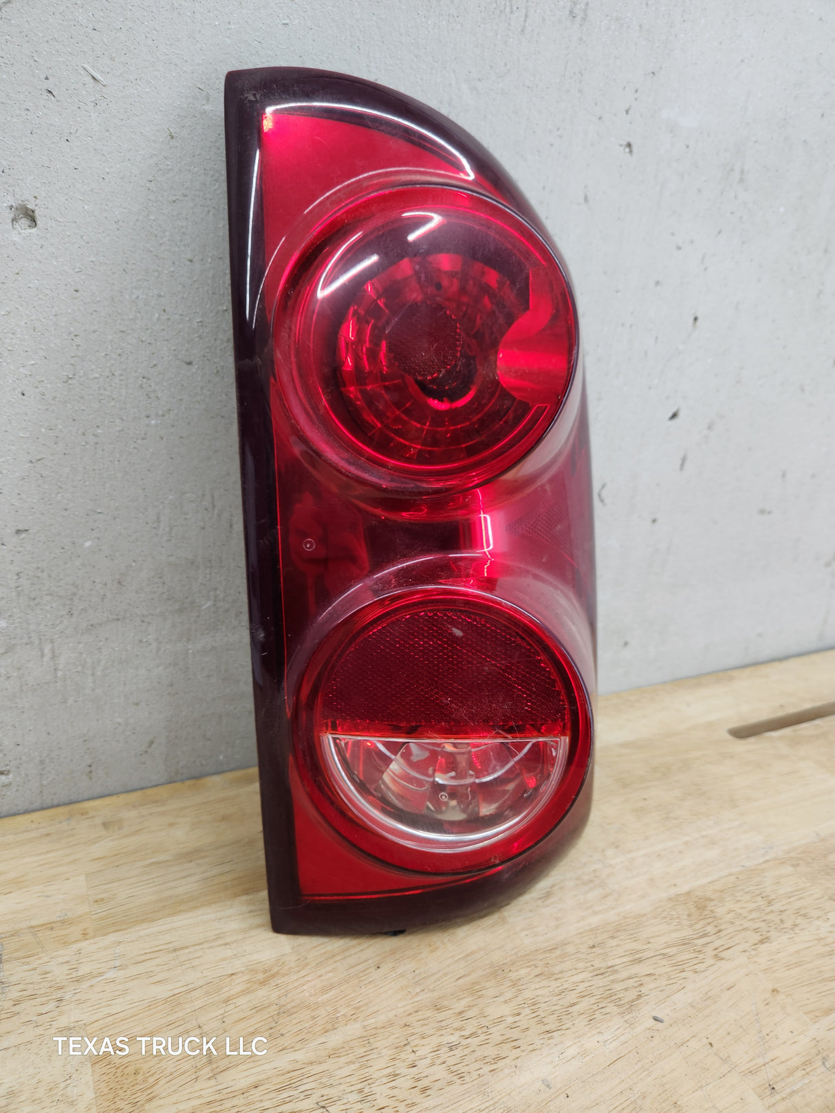 2007-2008 Dodge Ram 1500 2500 3500 RH Passenger Side Tail Light