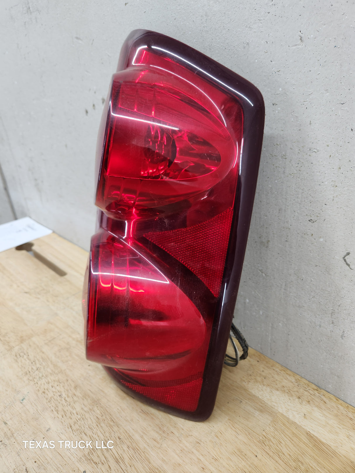 2007-2008 Dodge Ram 1500 2500 3500 RH Passenger Side Tail Light