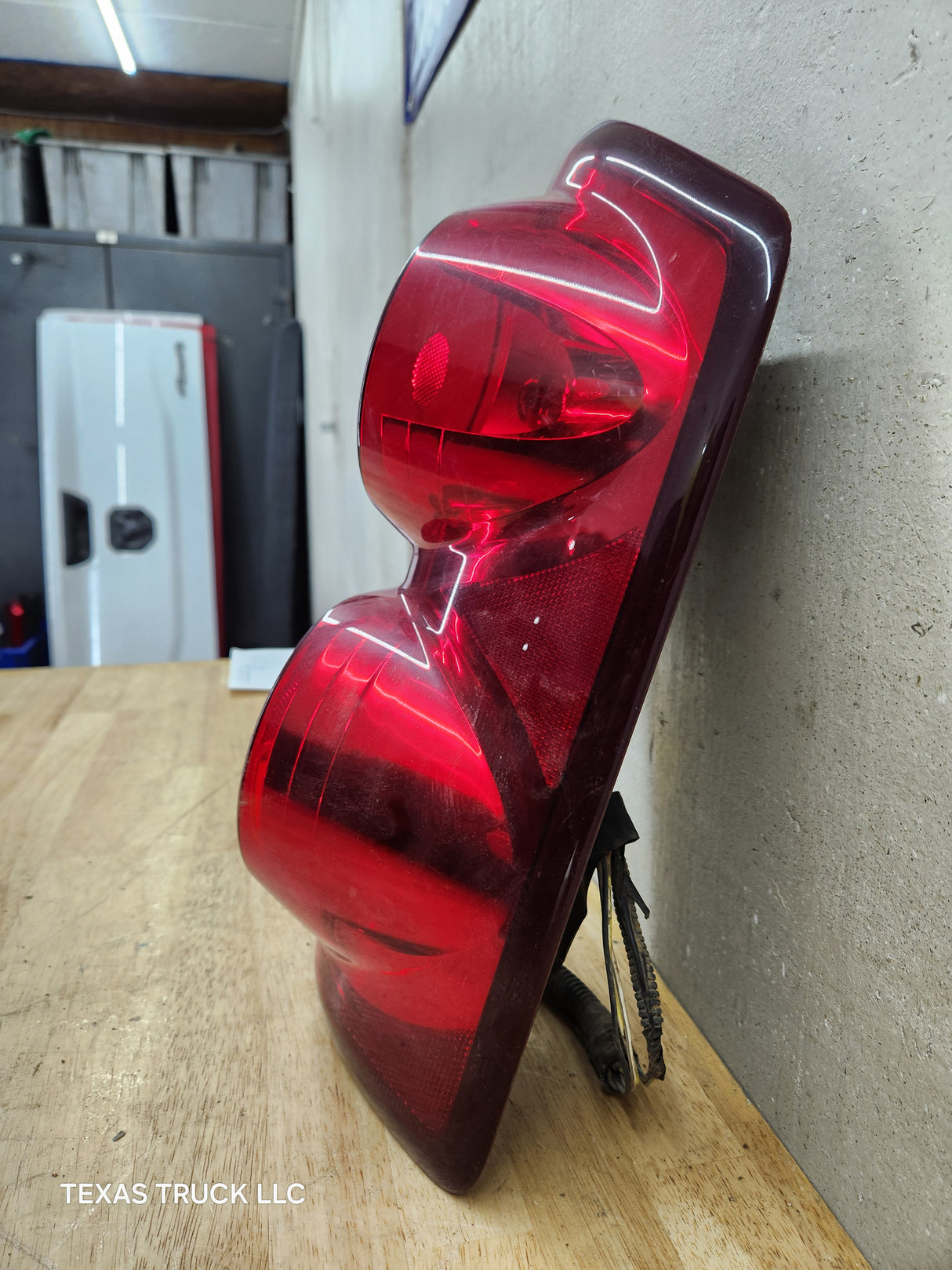 2007-2008 Dodge Ram 1500 2500 3500 RH Passenger Side Tail Light