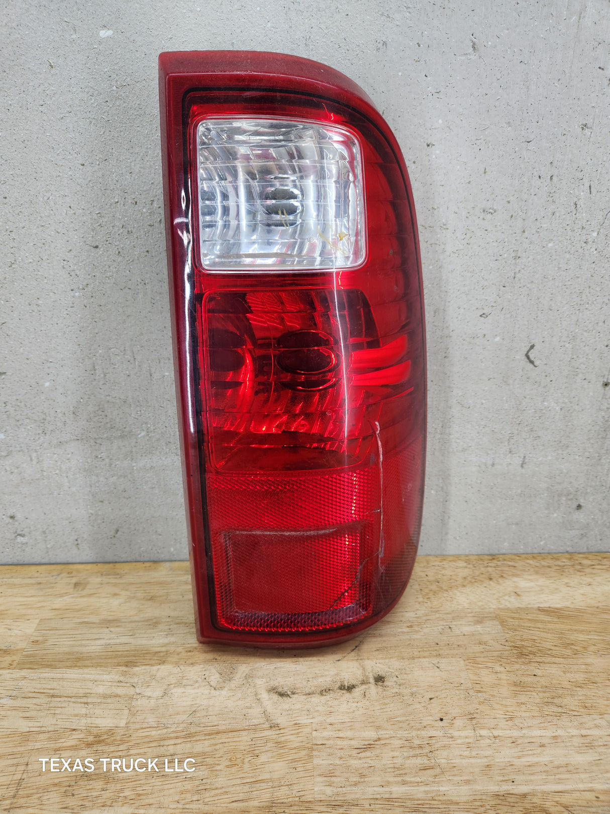 2008-2016 Ford Super Duty F250 F350 F450 F550 RH Passenger Side Tail Light