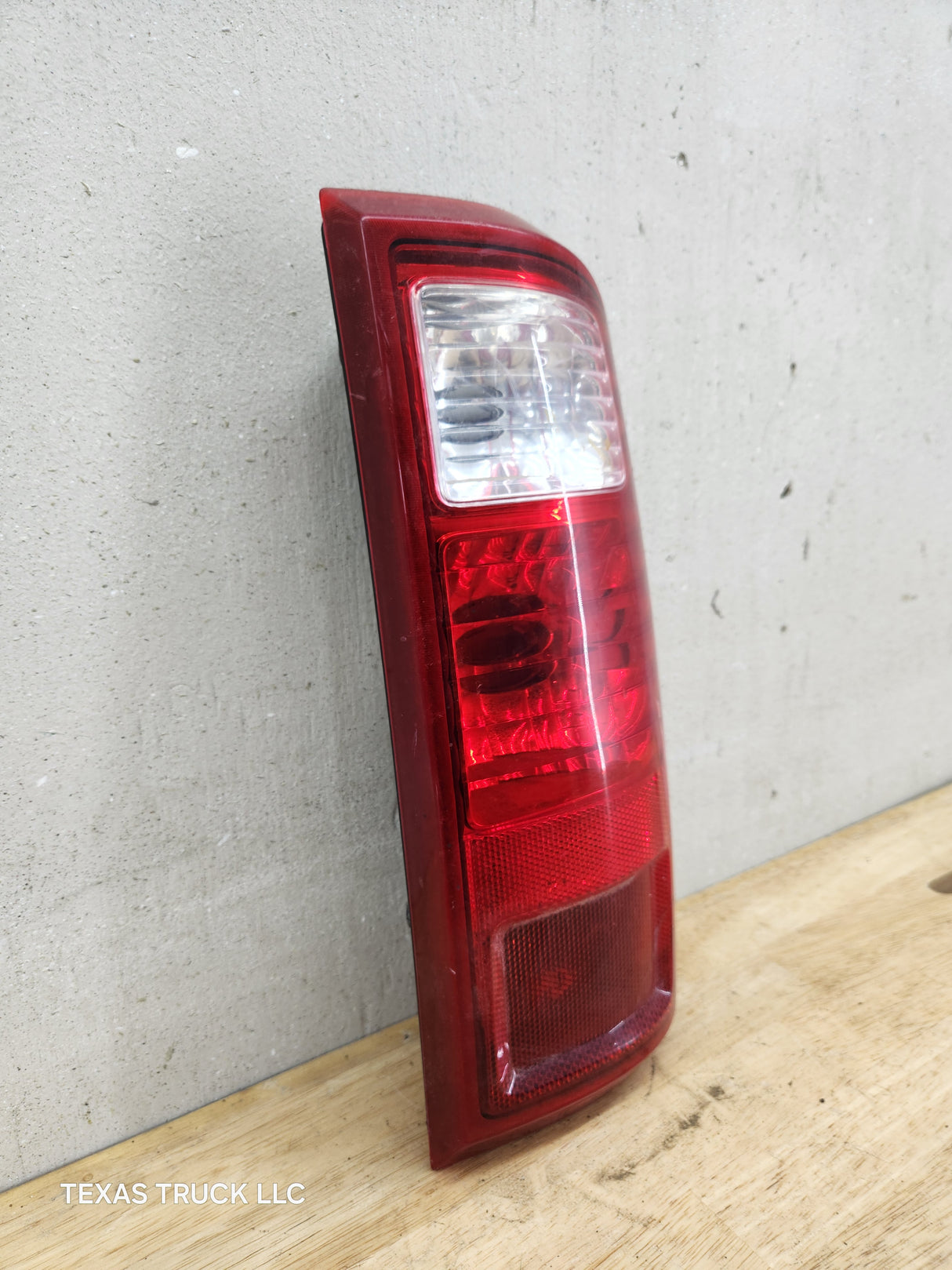 2008-2016 Ford Super Duty F250 F350 F450 F550 RH Passenger Side Tail Light