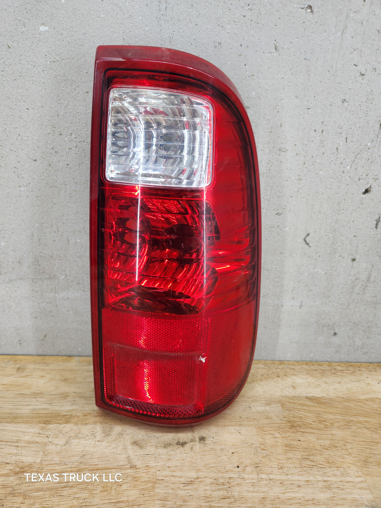 2008-2016 Ford Super Duty F250 F350 F450 F550 RH Passenger Side Tail Light