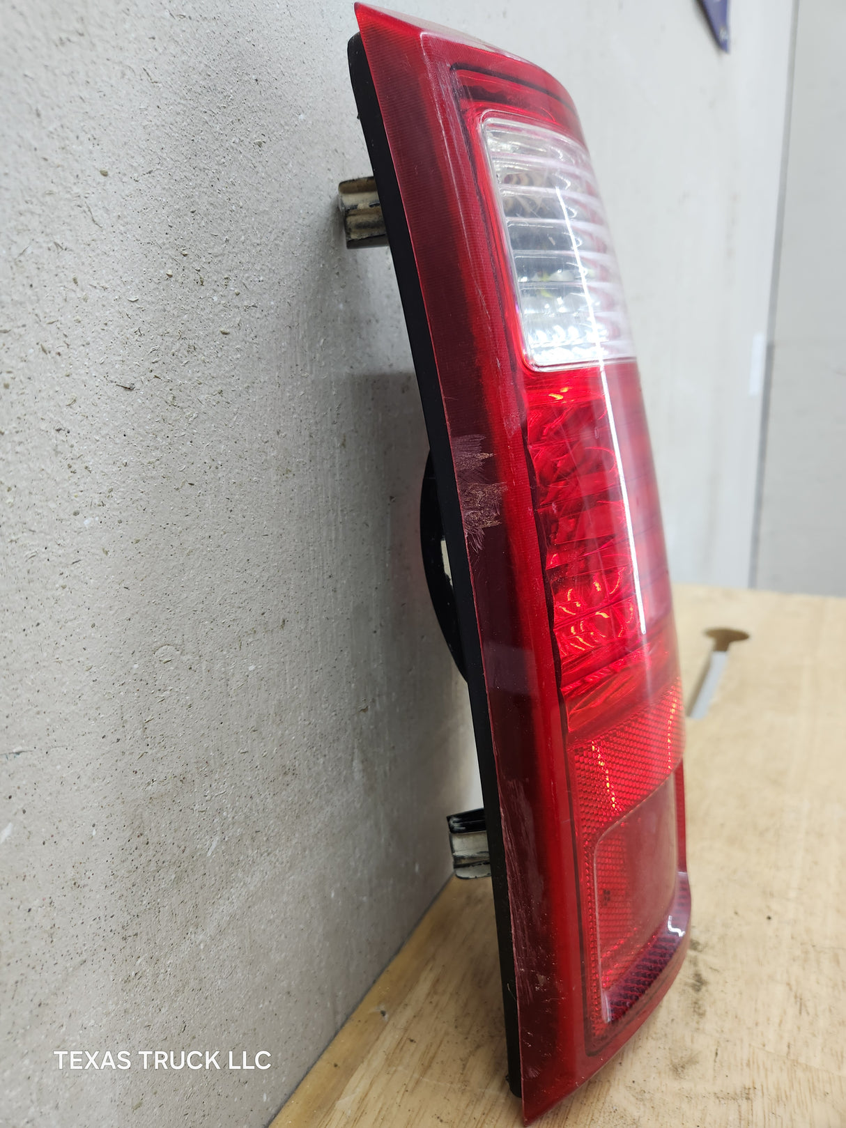 2008-2016 Ford Super Duty F250 F350 F450 F550 RH Passenger Side Tail Light