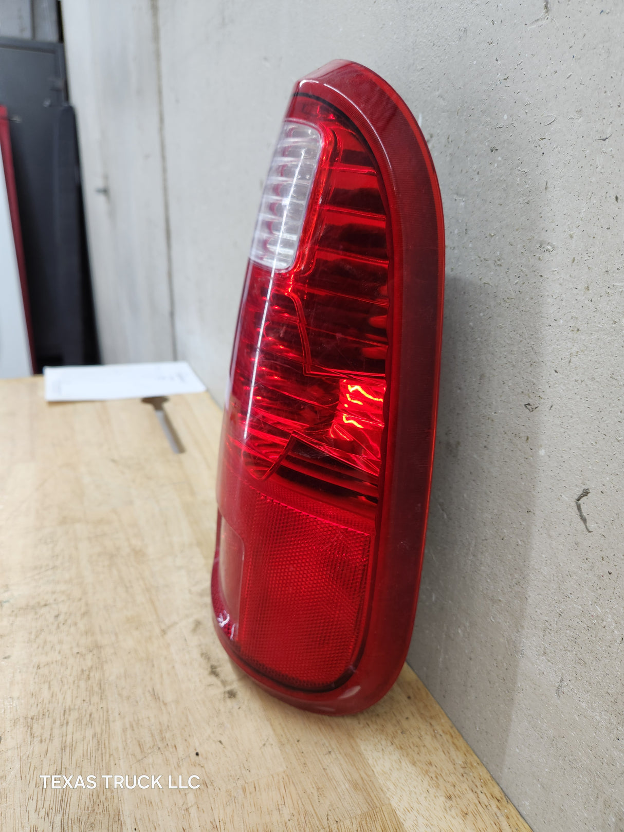 2008-2016 Ford Super Duty F250 F350 F450 F550 RH Passenger Side Tail Light