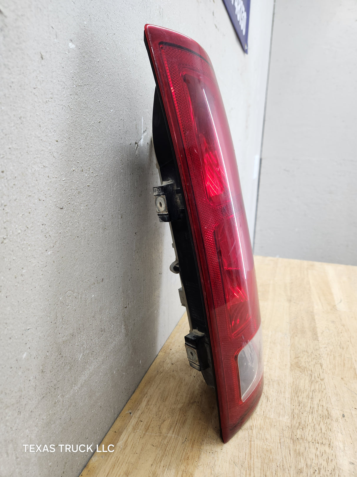 2002-2006 Dodge Ram 1500 2500 3500 RH Passenger Side Tail Light