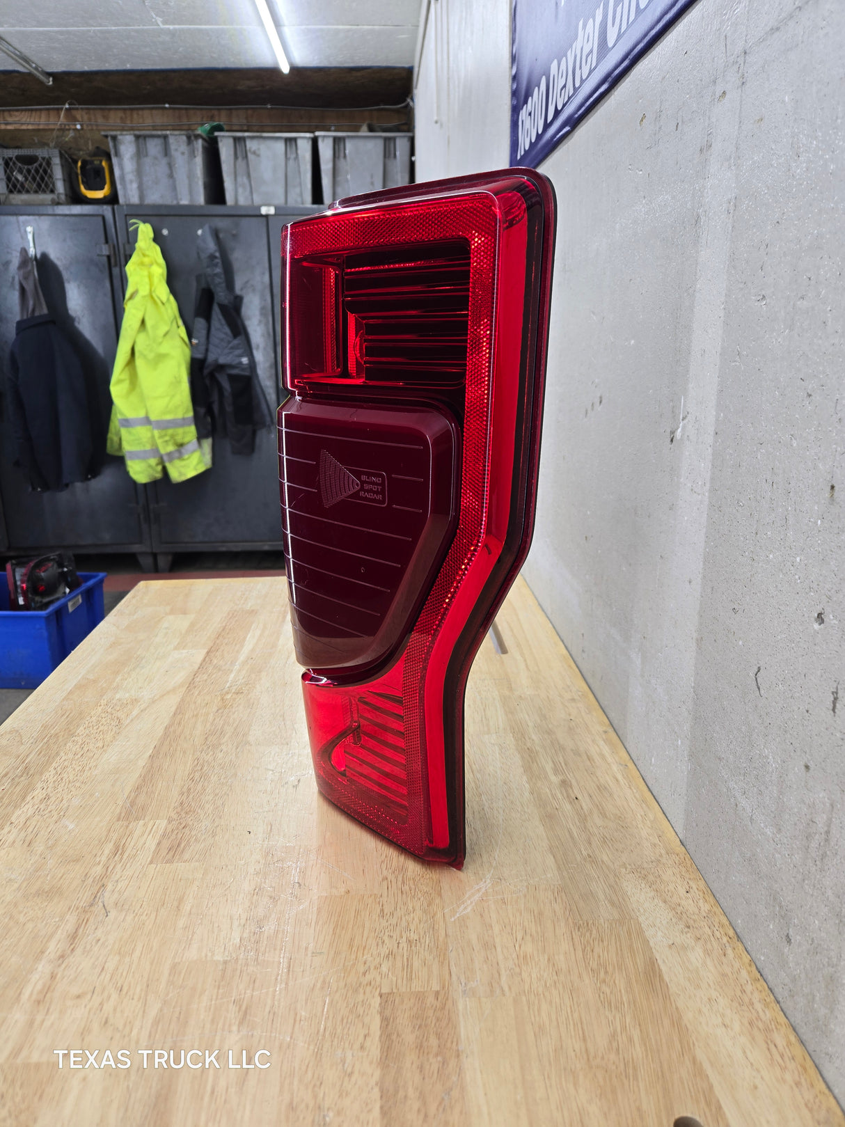 2020-2022 Ford Super Duty F250 F350  RH Passenger Side Tail Light W/Blind Spot