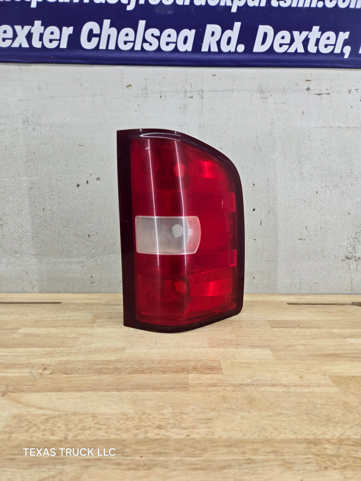 2007-2013 Chevrolet Silverado 1500 2500 3500 RH Passenger Side Tail Light