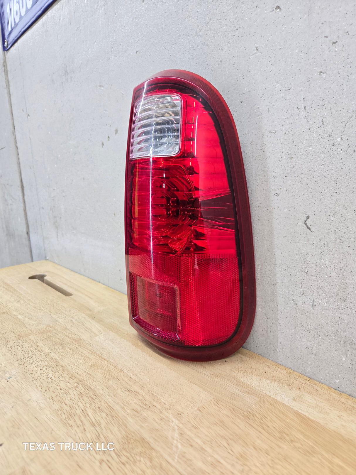 2008-2016 Ford Super Duty F250 F350 F450 F550 RH Passenger Side Tail Light