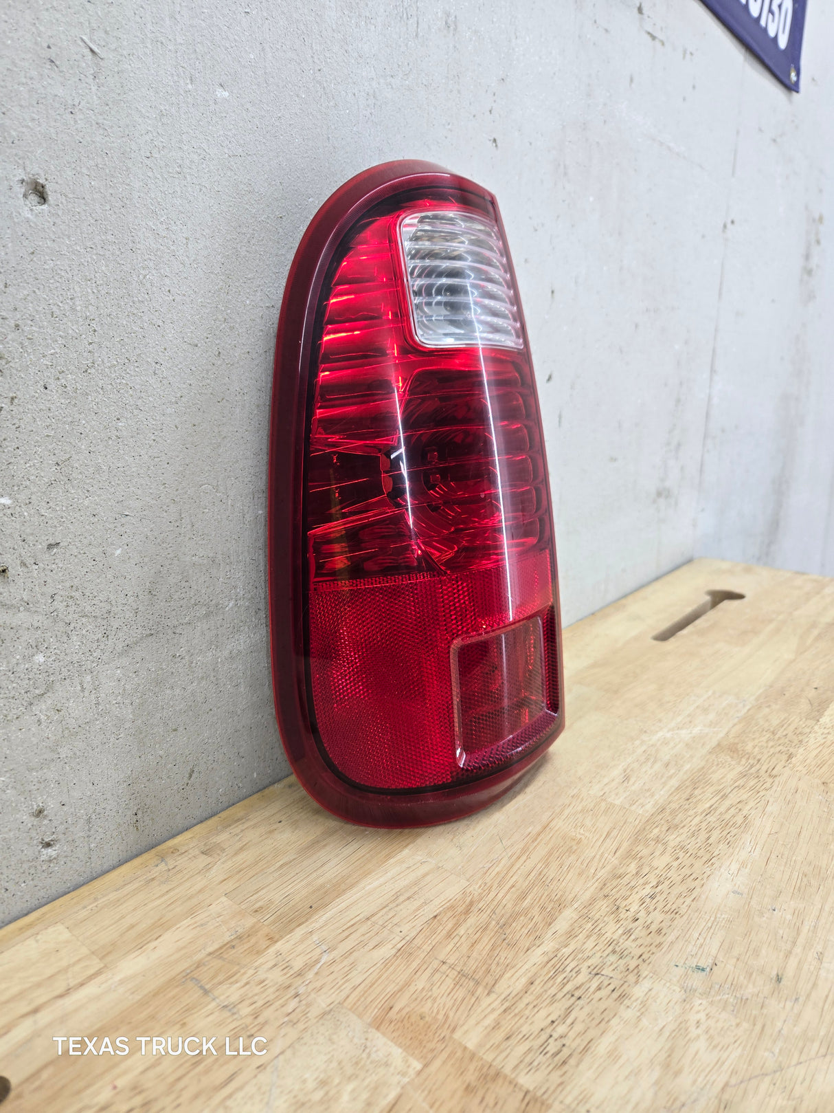 2008-2016 Ford Super Duty F250 F350 F450 F550 LH Driver Side Tail Light