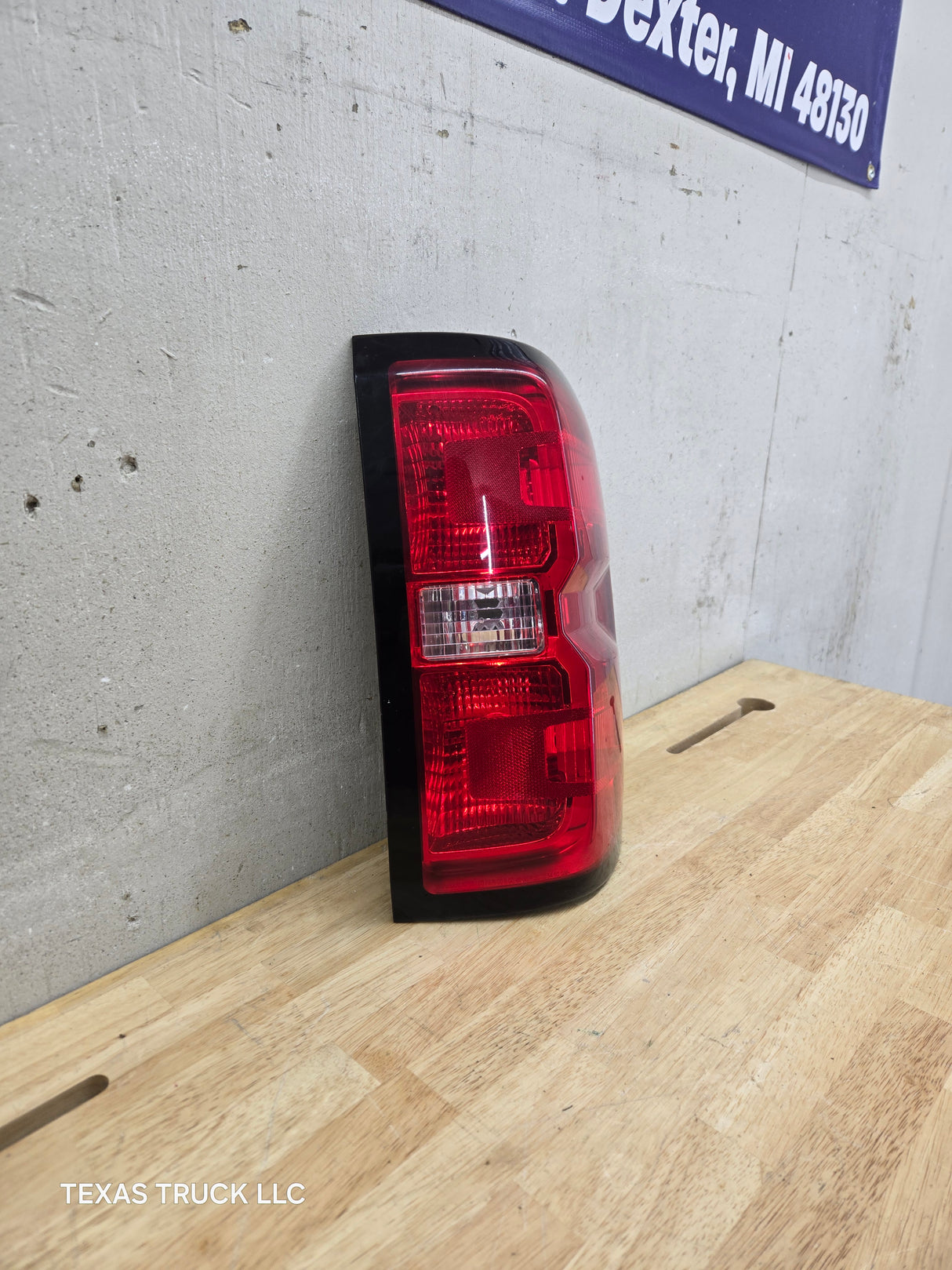 2014-2018 Chevrolet Silverado 1500 2500 3500 RH Passenger Side Tail Light