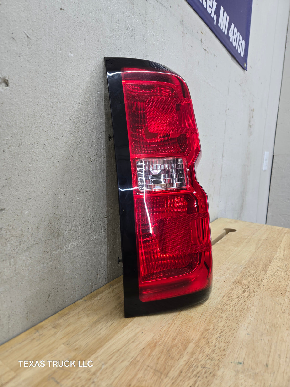 2014-2018 Chevrolet Silverado 1500 2500 3500 RH Passenger Side Tail Light