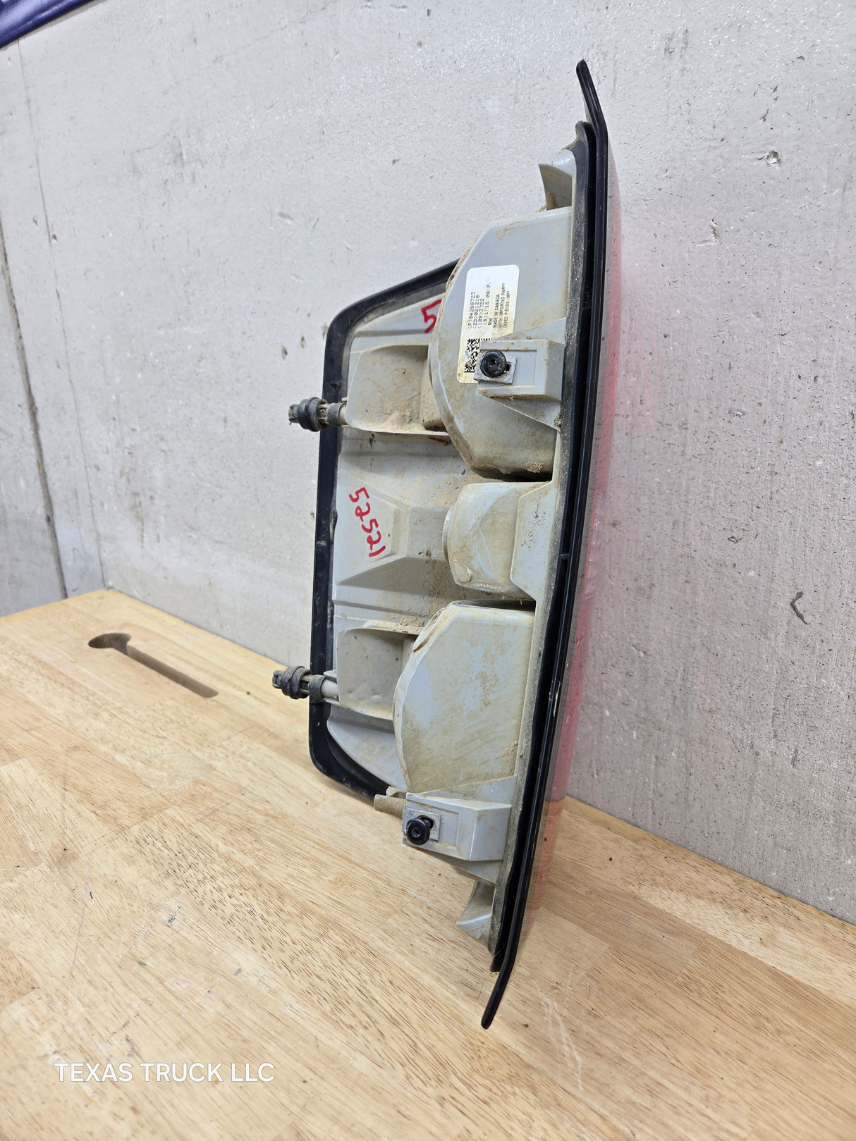 2014-2018 Chevrolet Silverado 1500 2500 3500 RH Passenger Side Tail Light