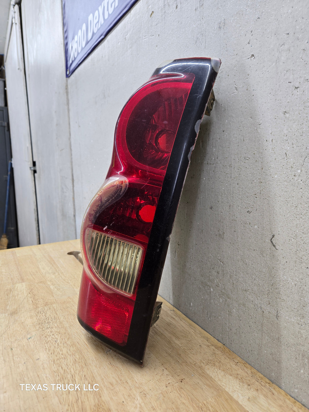 2003-2007 Chevrolet Silverado 1500 2500 3500 LH Driver Side Tail Light