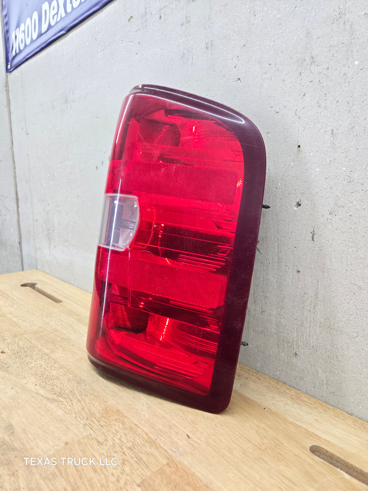 2007-2013 Chevrolet Silverado 1500 2500 3500 RH Passenger Side Tail Light