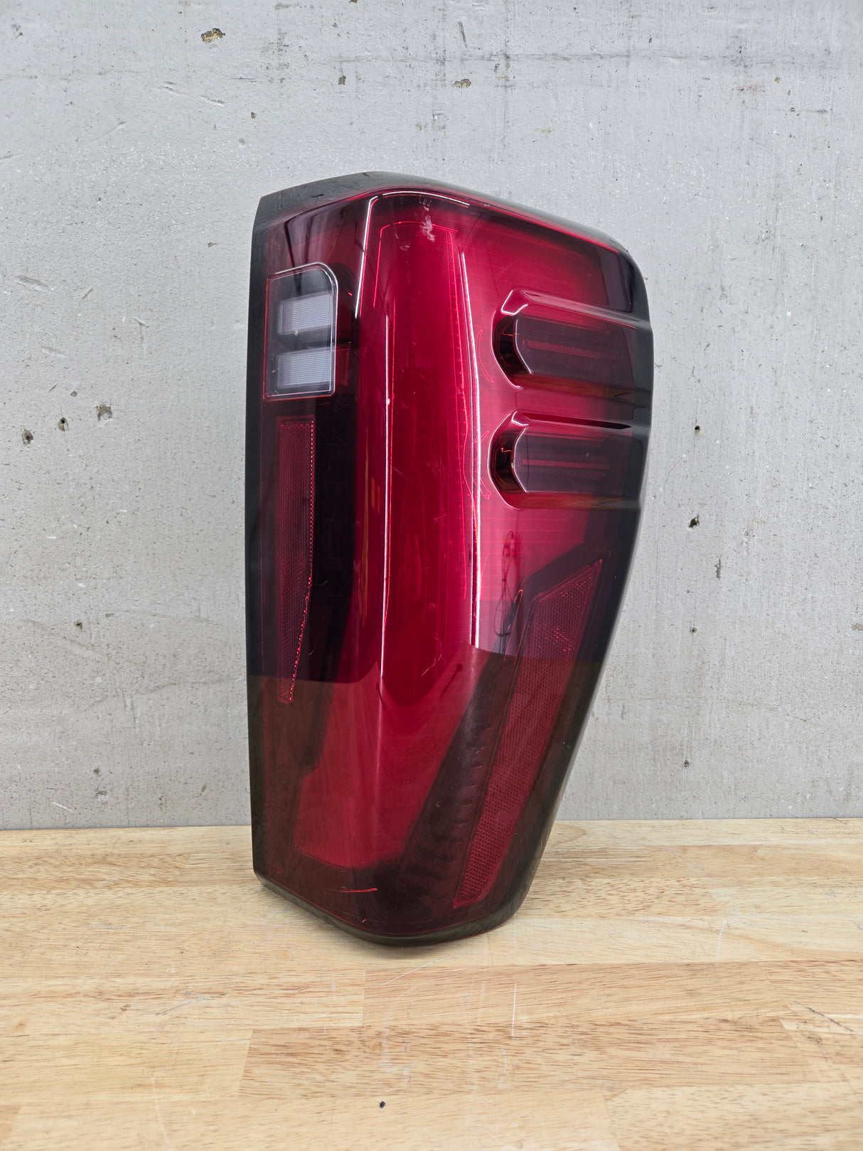 2024 GMC Sierra Denali 2500 3500 HD RH Passenger Side Tail Light LED