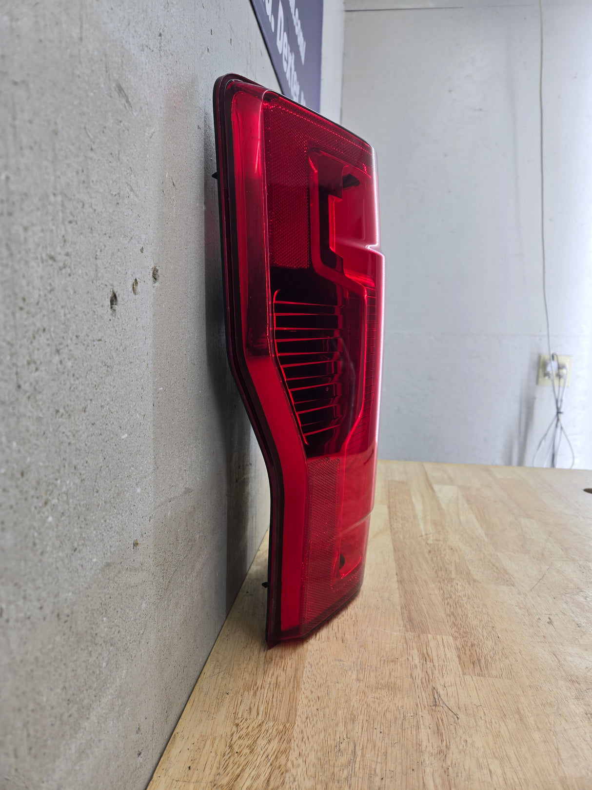 2020-2022 Ford Super Duty F250 F350 F450 F550 LH Driver Side Tail Light Halogen LC3B-13B505-AD